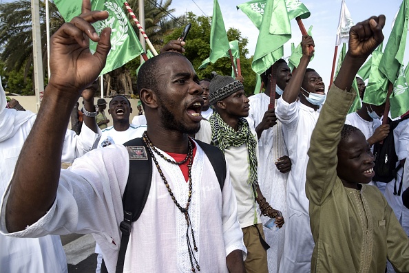 Manifestation, place de l'obélisque, à Dakar, le 7 novembre 2020. (Photo SEYLLOU/AFP via Getty Images)

