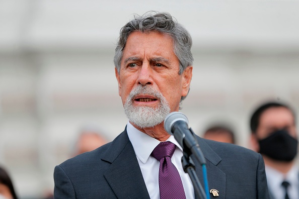 -Le membre du Congrès du Pérou, Francisco Sagasti, a été choisi comme président par intérim du Pérou au Congrès de Lima, le 16 novembre 2020. Photo par Luka Gonzalès / AFP via Getty Images.