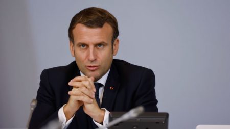 Loi de « sécurité globale »: « Un recul des libertés d’information et d’opinion » selon 33 personnalités proches d’Emmanuel Macron