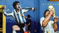 Le monde pleure son « Dieu » du football Maradona, mort à 60 ans