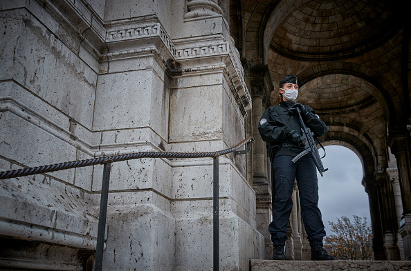 Les dispositifs de sécurité près des lieux de culte ont été renforcés depuis l'attentat de la basilique de Nice. (Ridley/Getty Images)