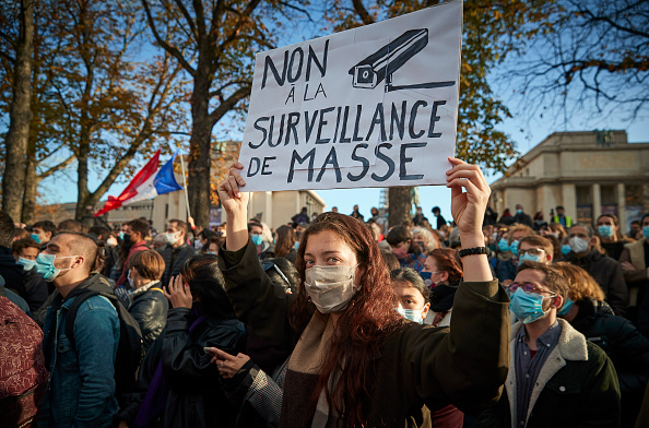 Manifestation contre la loi de "sécurité globale" Place du Trocadéro à Paris le 21 novembre 2020. (Photo by Kiran Ridley/Getty Images)