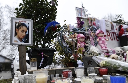 Le 15 février 2018, un hommage a été rendu à la petite Maëlys, âgée de 8 ans, au Pont-de-Beauvoisin en Isère. (Photo : PHILIPPE DESMAZES/AFP via Getty Images)