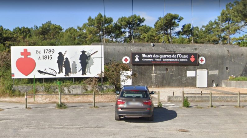 Le petit garçon à l’origine de la découverte du fusil et son père ont décidé de donner l’arme chargée d’histoire au musée de la chouannerie, de la Vendée et des guerres de l’Ouest de Plouharnel (Morbihan).  Crédit : Google Maps. 
