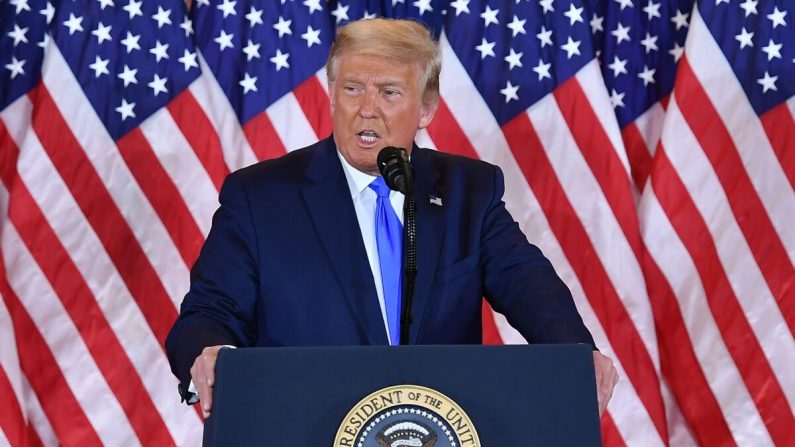 Le président américain Donald Trump s'exprime le soir de l'élection dans la salle Est de la Maison-Blanche à Washington, le 4 novembre 2020. (Mandel Ngan/AFP via Getty Images)