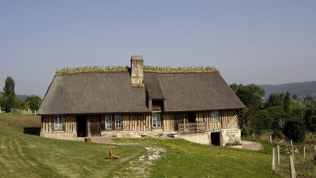 Il utilise 28.800 allumettes pour construire une parfaite reproduction d’une maison normande