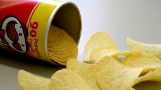 Japon : la marque Pringles distribue des boîtes extra-larges de 1 mètre 61 de hauteur
