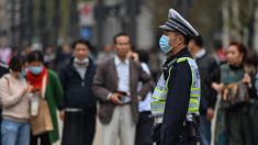 Les habitants de Shanghai remettent en question les données sur le Covid-19 alors que la ville intensifie son contrôle du virus