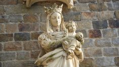 Caen : elle repeint une statue de la Vierge du XVIe siècle pour qu’elle ressemble « à celles que l’on trouve en Martinique »