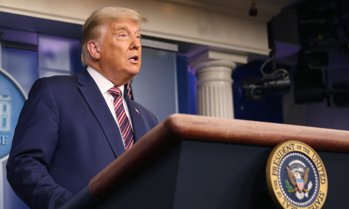 Le président américain Donald Trump s'exprime dans la salle de briefing de la Maison-Blanche à Washington, le 5 novembre 2020. (Chip Somodevilla/Getty Images)