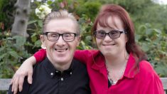 Rencontrez le duo considéré comme le couple marié le plus longtemps au monde atteint de trisomie 21