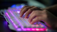 États-Unis : des pirates informatiques parviennent à hacker SolarWinds et un fournisseur d’accès Internet gouvernemental d’un comté