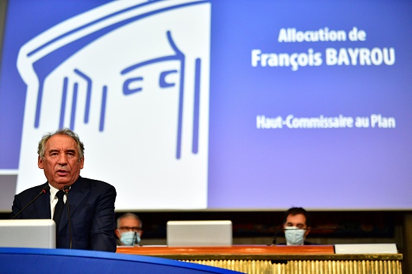 -Le Haut-Commissaire au Plan François Bayrou prononce un discours lors de la présentation de la Méthode et agenda de travail du Commissariat au Plan, à Paris le 22 septembre 2020. Photo de Martin Bureau / AFP via Getty Images.