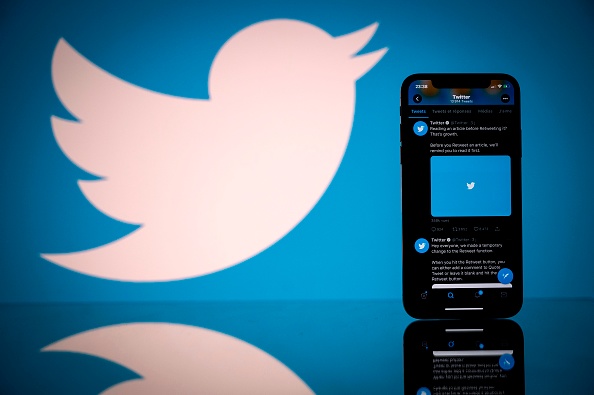 La DPC estime que Twitter "ne lui a pas notifié à temps" une faille informatique, et estime que "l'amende administrative de 450.000 euros est efficace, proportionnée et dissuasive". (Photo : LIONEL BONAVENTURE/AFP via Getty Images)