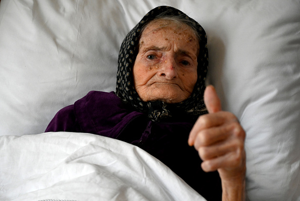  Margareta Kranjcec, âgée de 99 ans, échappe au coronavirus. (Photo : DENIS LOVROVIC/AFP via Getty Images)