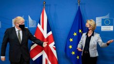 Brexit: « forte possibilité » d’un « no deal » selon Johnson, les préparatifs s’intensifient