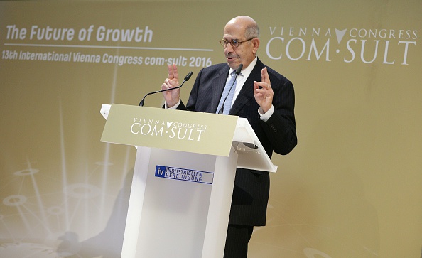 -Le lauréat du prix Nobel de la paix Mohamed ElBaradei prononce un discours lors du congrès de Vienne le 19 janvier 2016 à Vienne. Photo Georg Hochmuth / AFP via Getty Images.
