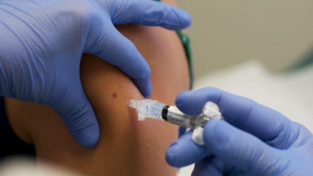 Vaccination AstraZeneca : l’université d’Oxford suspend les essais sur les enfants