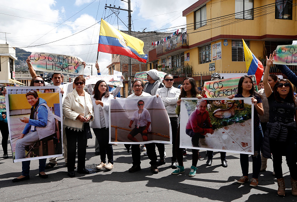 -Des proches et amis, manifestent dénonçant le kidnapping de personnes en Colombie. Photo Cristina Vega / AFP via Getty Images.