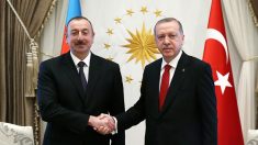 Erdogan, allié de Bakou dans le conflit au Karabakh, en Azerbaïdjan le 9 décembre (présidence)