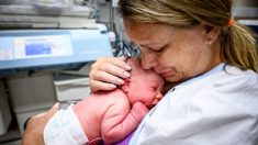 Une mère est émerveillée de donner naissance à un enfant en parfaite santé, alors qu’on lui avait conseillé l’avortement en raison d’une maladie incurable de son bébé
