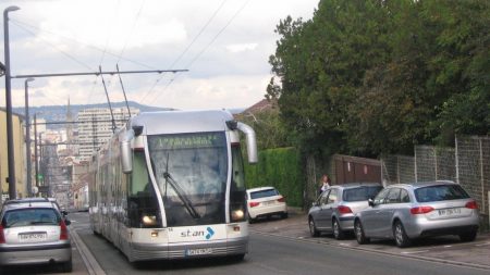 Meurthe-et-Moselle : il avale son repas de travers dans le tramway et meurt étouffé