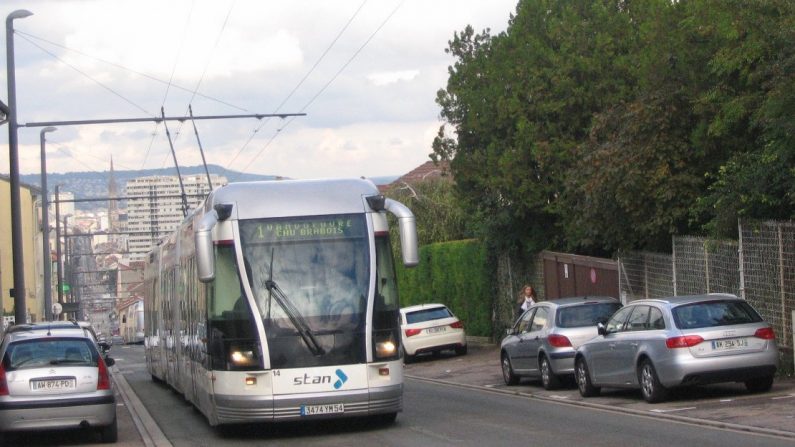 Le drame a eu lieu dans une rame de la ligne 1 du tramway, au niveau de la station de Mouzimpré, à Essey-lès-Nancy. Photo d’illustration. Crédit : Nanzig – Wikimedia Commons. 