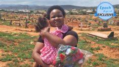Une femme emmène une orpheline de 6 ans à se rendre sur la tombe de sa mère et en tire une leçon importante