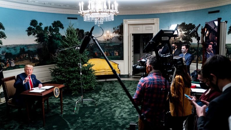 Le président Donald Trump s'exprime dans la salle diplomatique de la Maison-Blanche à Washington à l'occasion de la fête de Thanksgiving, le 26 novembre 2020. (Erin Schaff/Pool/Getty Images)