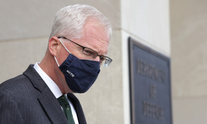 Le secrétaire à la Défense par intérim, Christopher Miller, au Pentagone à Arlington, en Virginie, le 13 novembre 2020. (Alex Wong/Getty Images)