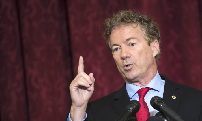 Le sénateur Rand Paul (Parti républicain, Kentucky) s'exprime lors d'une conférence de presse au Capitole à Washington, sur une photo d'archives. (Drew Angerer/Getty Images)