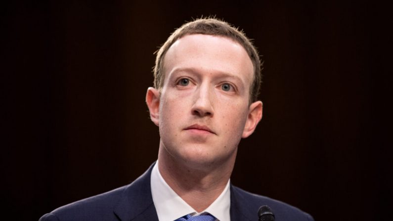Mark Zuckerberg, fondateur et PDG de Facebook, témoigne lors d'une audition conjointe des commissions du Sénat sur le pouvoir judiciaire et le commerce à Washington le 10 avril 2018. (Samira Bouaou/The Epoch Times)