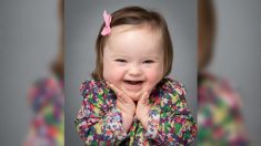 Un bébé trisomique devient mannequin lorsque sa mère, âgée de 46 ans, a partagé ses photos en ligne