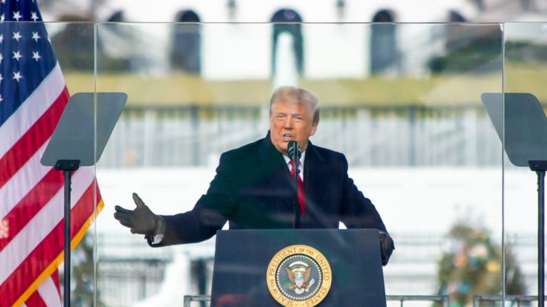 Le président américain Donald Trump s'exprime lors d'un rassemblement de protestation contre la certification du collège électoral de Joe Biden, à Washington, le 6 janvier 2021. (Lisa Fan/Epoch Times)
