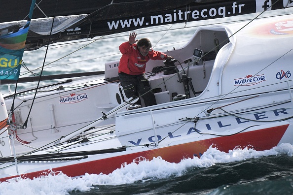 -Le skipper français Yannick Bestaven à bord de son monocoque de classe Imoca Maitre Coq s’apprête à franchir le Cap Horn. Photo  Loïc Venance / AFP) via Getty Images.