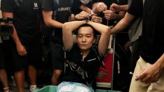 Hong Kong: trois manifestants condamnés à de la prison pour avoir agressé un journaliste chinois