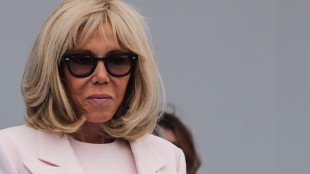 Brigitte Macron assigne en justice deux femmes ayant propagé des rumeurs transphobes