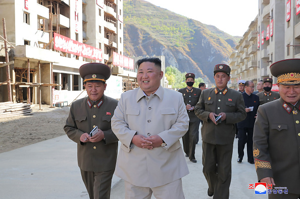 -Kim Jong Un, publiée par l'Agence centrale de presse coréenne, officielle de Corée du Nord le 14 octobre 2020. Photo par - / KCNA VIA KNS / AFP via Getty Images.