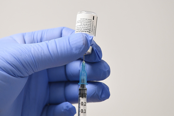 Les aiguilles fournies à Nice sont trop courtes pour respecter les recommandations de Pfizer/BioNTech pour l'injection du vaccin. (Justin Tallis - Pool / Getty Images)