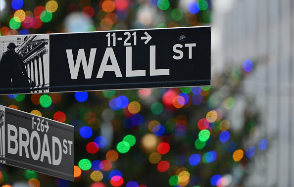 -Wall Street à la Bourse de New York le 9 décembre 2020. Photo par Angela Weiss / AFP via Getty Images.