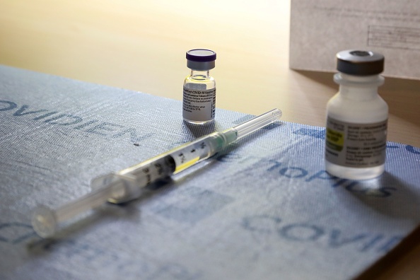 Le vaccin Pfizer/BioNTech (CARLOS OSORIO/POOL/AFP via Getty Images)
