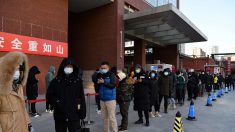 Chine: principaux accès coupés à une ville en proie au Covid