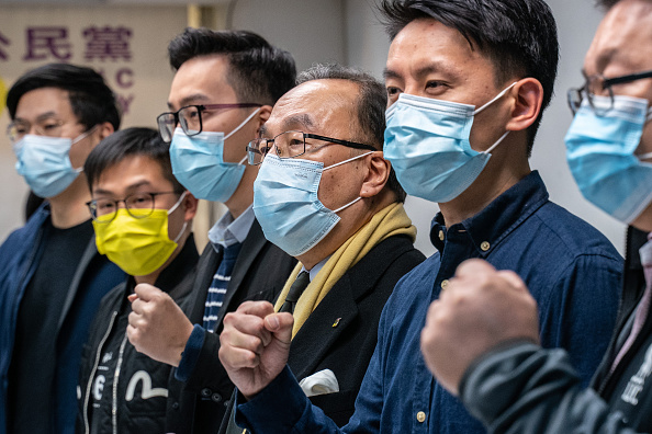 -Des militants pro- démocrates lors d'une conférence de presse le 6 janvier 2021 à Hong Kong. Photo Anthony Kwan / Getty Images.