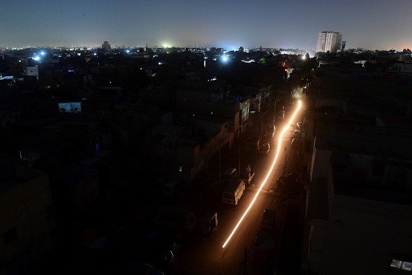 Le port de Karachi lors de la panne d'électricité géante qui a touché le Pakistan le matin du 10 janvier. (Asif HASSAN / AFP) (Photo by ASIF HASSAN/AFP via Getty Images)