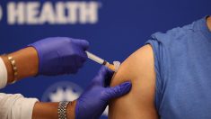 Etats-Unis: un pharmacien qui avait détruit des doses de vaccins était un conspirationniste