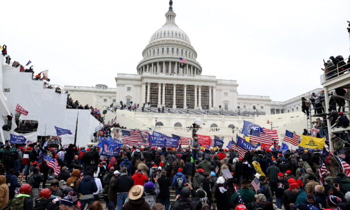 Des manifestants se rassemblent devant le Capitole à Washington, le 6 janvier 2021. (Tasos Katopodis/Getty Images)