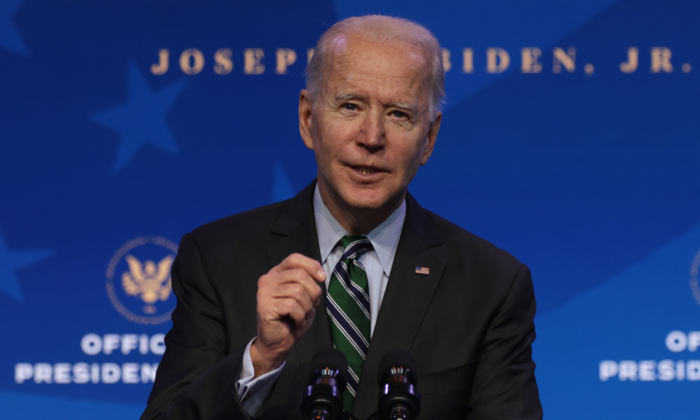 Le président américain élu Joe Biden s'exprime, lors d'une annonce au théâtre Queen Theater de Wilmington, Delaware, le 16 janvier 2021. (Alex Wong/Getty Images)
