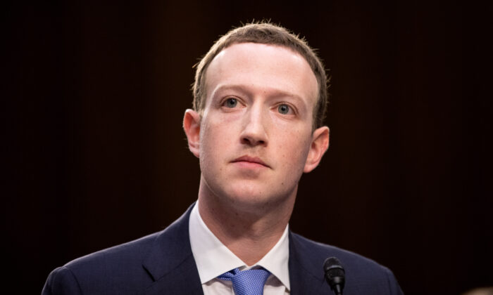 Mark Zuckerberg, fondateur et PDG de Facebook, témoigne lors d'une audition conjointe des commissions du Sénat sur le pouvoir judiciaire et le commerce à Washington le 10 avril 2018. (Samira Bouaou/Epoch Times)