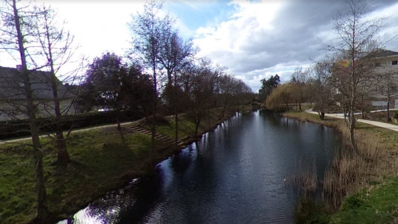 C'est dans un des plans d'eau de Chantepie (Ille-et-Vilaine) que l'homme de 85 ans a failli se noyer (Image d'illustration). (Capture d'écran/Google Maps)