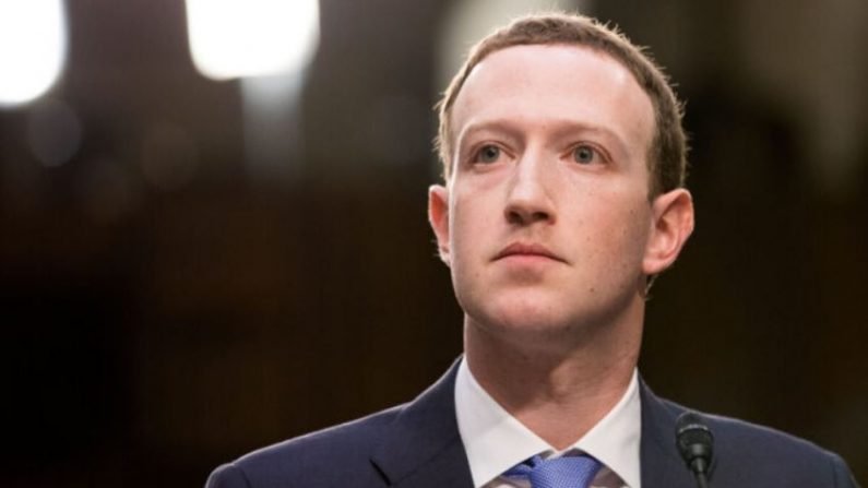 Mark Zuckerberg, fondateur et PDG de Facebook, témoigne lors d'une audition commune des commissions du Sénat sur le pouvoir judiciaire et le commerce, à Washington le 10 avril 2018. (Samira Bouaou/The Epoch Times)